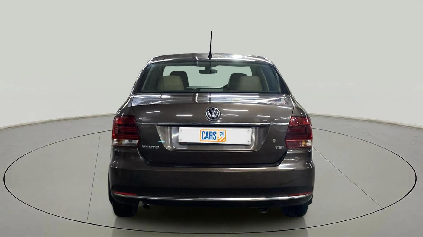 2017 Volkswagen Vento HIGHLINE PLUS 1.2 AT 16 ALLOY, Petrol, Automatic, 40,549 km, Back/Rear