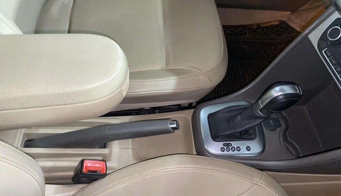 2017 Volkswagen Vento HIGHLINE PLUS 1.2 AT 16 ALLOY, Petrol, Automatic, 40,549 km, Gear Lever