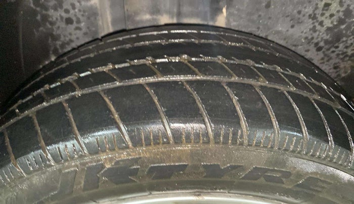 2017 Volkswagen Vento HIGHLINE PLUS 1.2 AT 16 ALLOY, Petrol, Automatic, 40,549 km, Right Rear Tyre Tread