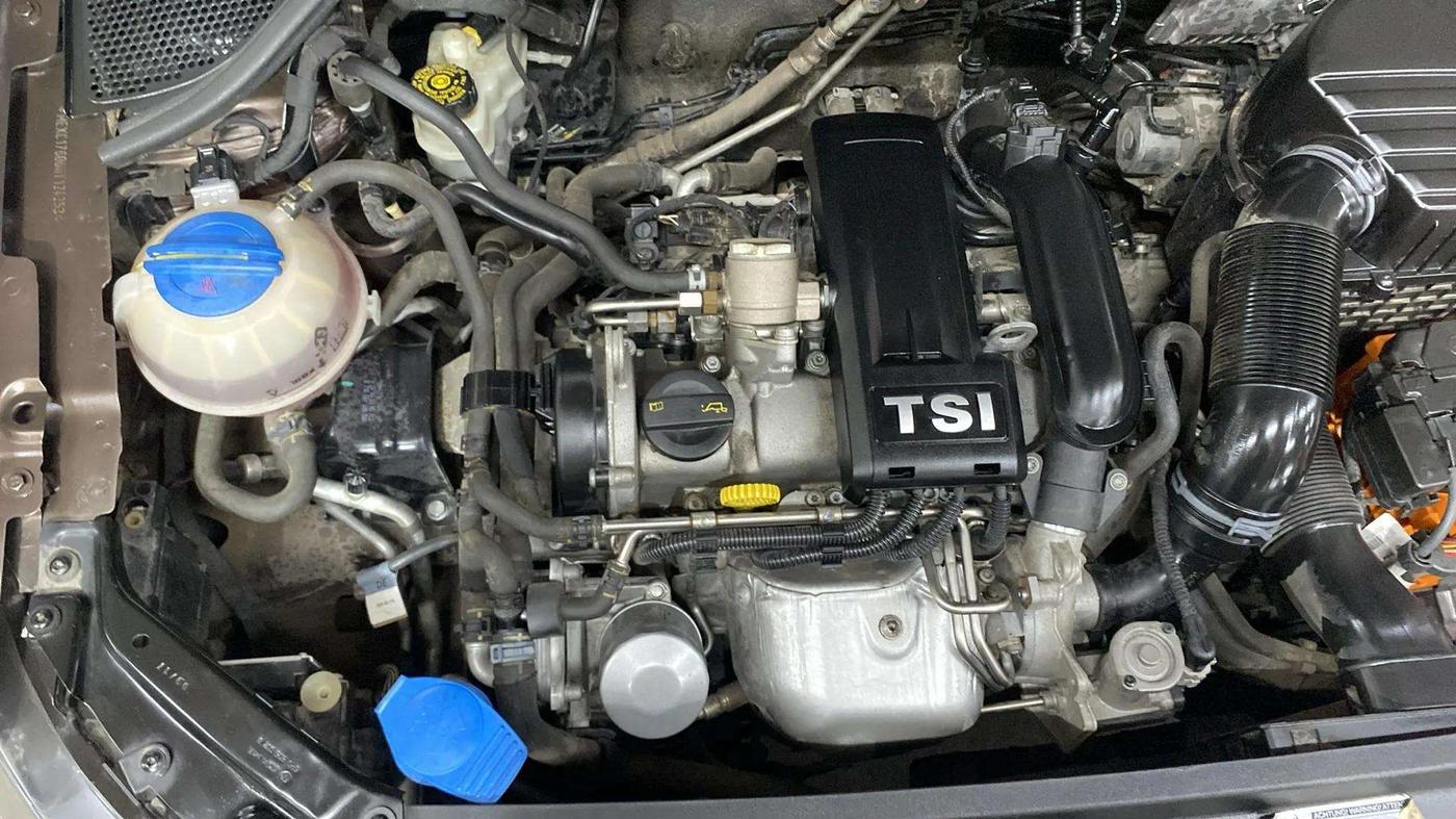 2017 Volkswagen Vento HIGHLINE PLUS 1.2 AT 16 ALLOY, Petrol, Automatic, 40,549 km, Engine View - Right