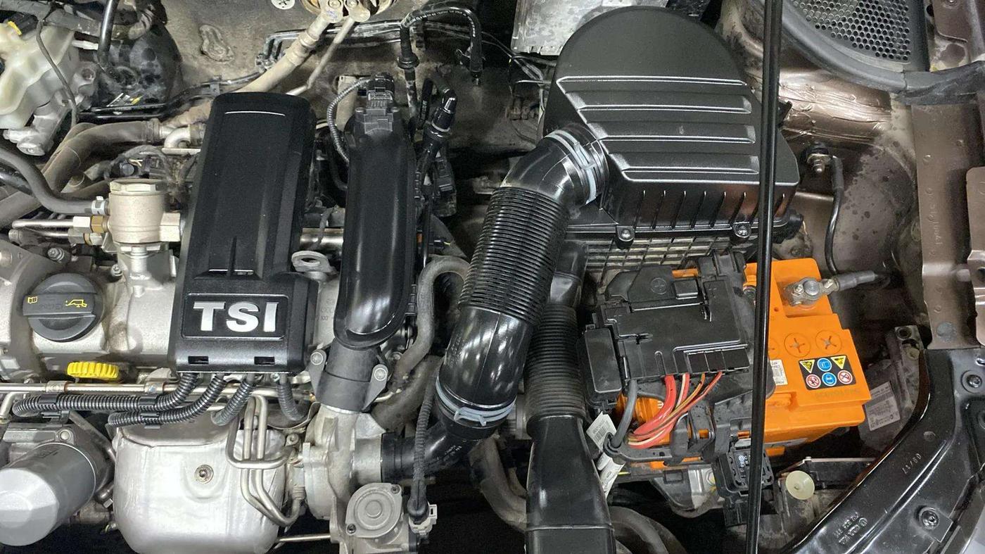 2017 Volkswagen Vento HIGHLINE PLUS 1.2 AT 16 ALLOY, Petrol, Automatic, 40,549 km, Engine View - Left