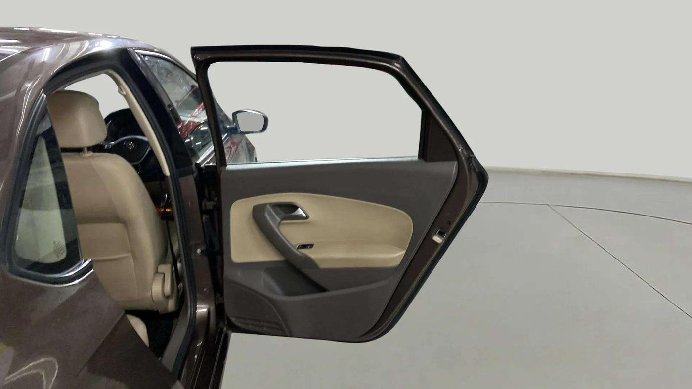2017 Volkswagen Vento HIGHLINE PLUS 1.2 AT 16 ALLOY, Petrol, Automatic, 40,549 km, RHS Rear Door