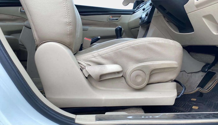 2018 Maruti Ciaz DELTA 1.4 MT PETROL, Petrol, Manual, 63,191 km, Driver Side Adjustment Panel