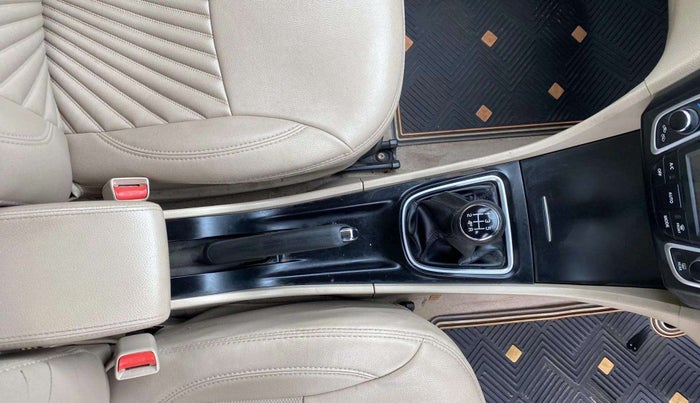 2018 Maruti Ciaz DELTA 1.4 MT PETROL, Petrol, Manual, 63,191 km, Gear Lever