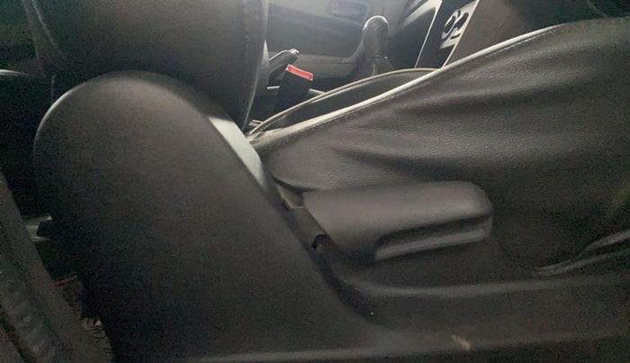 2017 Maruti Vitara Brezza VDI (O), Diesel, Manual, 65,711 km, Driver Side Adjustment Panel