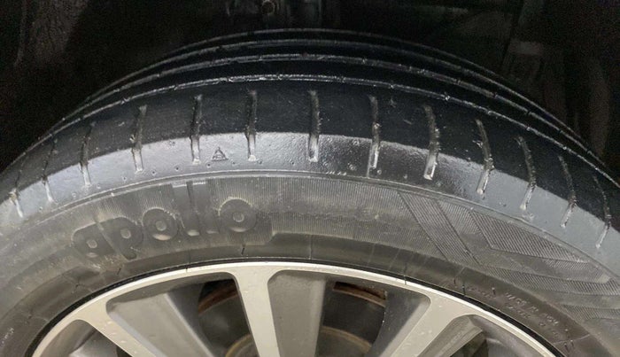 2019 Maruti Ciaz ALPHA 1.5 SHVS PETROL, Petrol, Manual, 55,151 km, Right Front Tyre Tread
