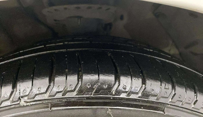 2017 Hyundai Verna 1.6 VTVT SX, Petrol, Manual, 48,752 km, Right Front Tyre Tread