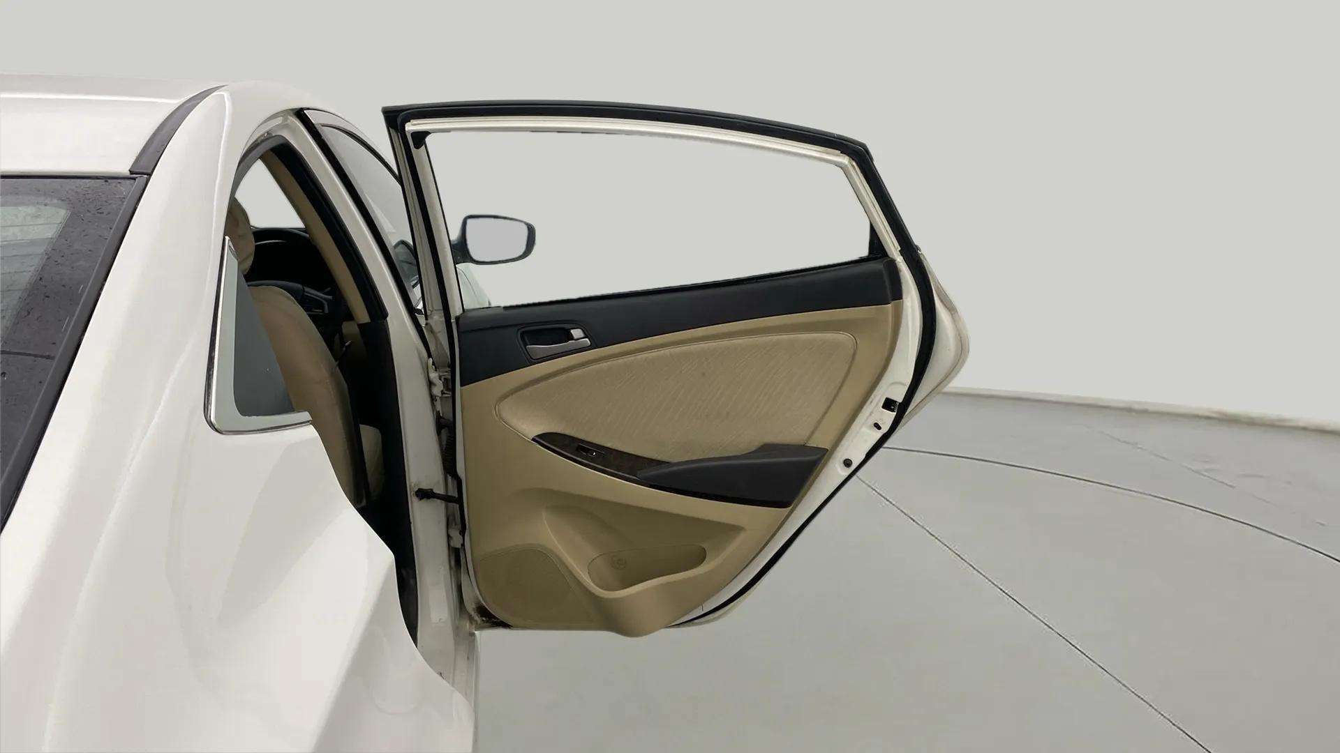 RHS-Rear-Door-Open-33
