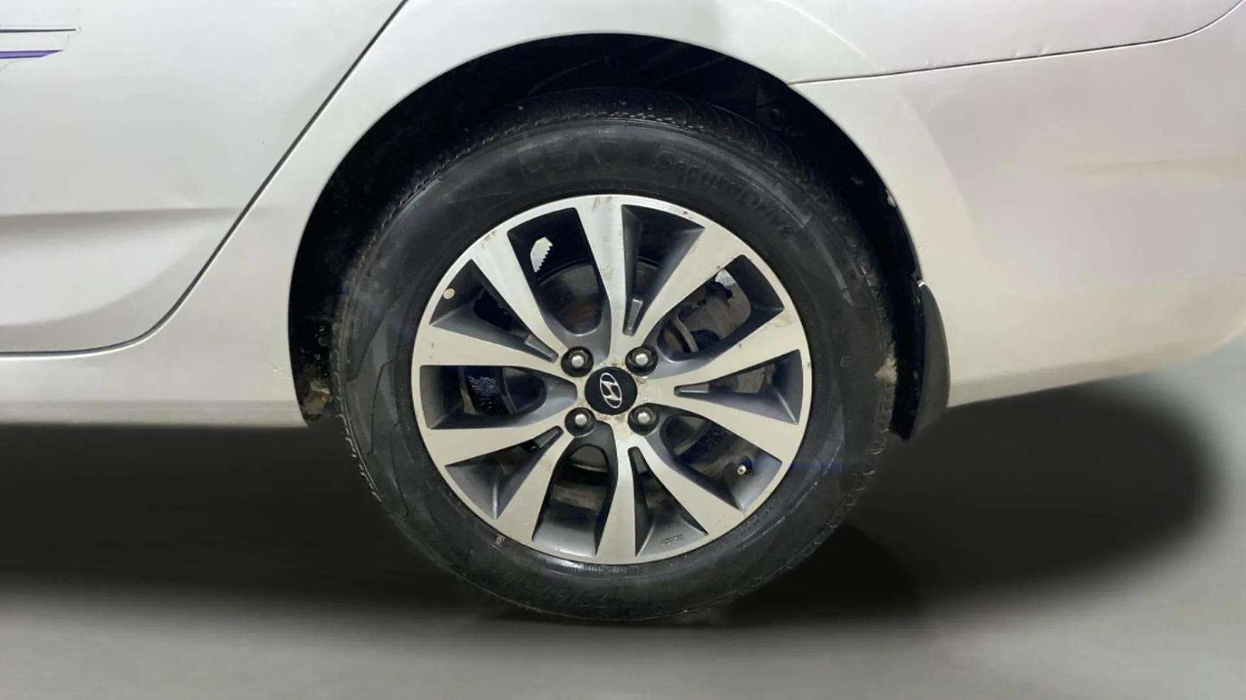 2013 Hyundai Verna FLUIDIC 1.6 VTVT SX, Petrol, Manual, 83,079 km, Left Rear Wheel