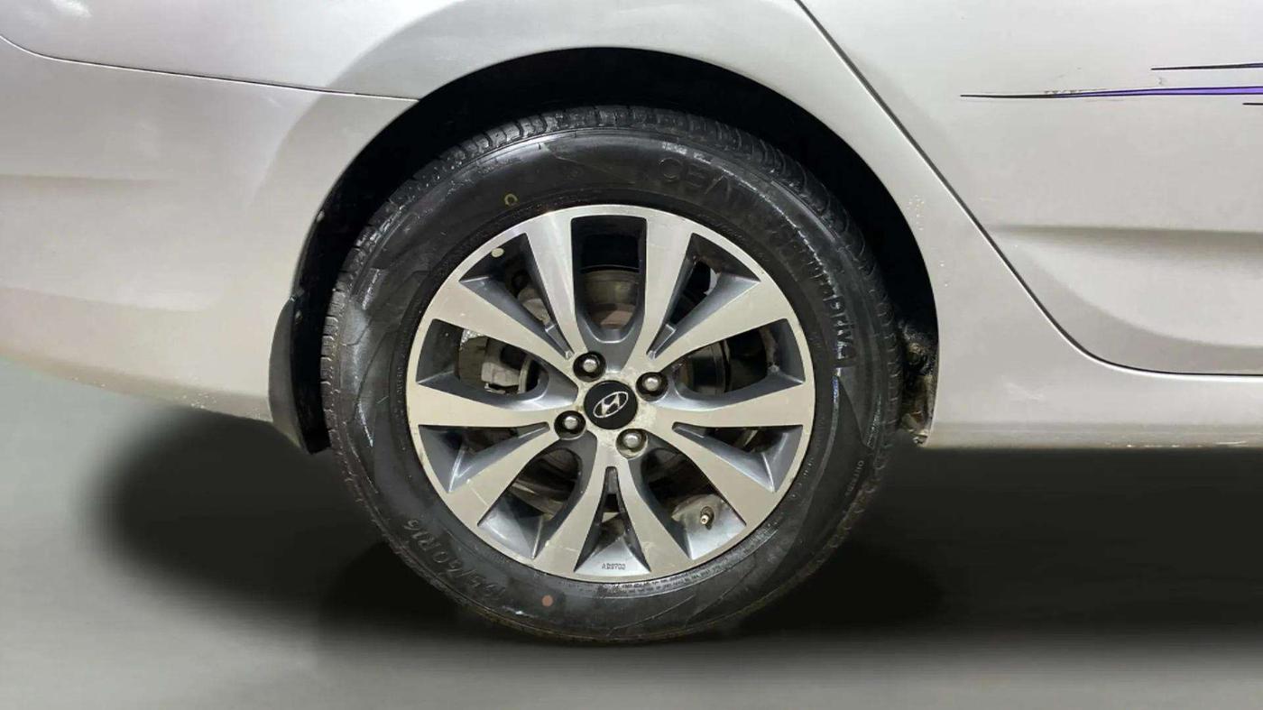 2013 Hyundai Verna FLUIDIC 1.6 VTVT SX, Petrol, Manual, 83,079 km, Right Rear Wheel