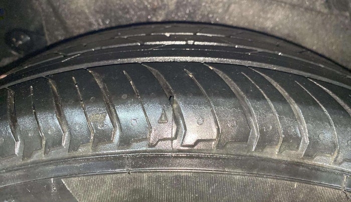 2013 Hyundai Verna FLUIDIC 1.6 VTVT SX, Petrol, Manual, 83,079 km, Right Rear Tyre Tread