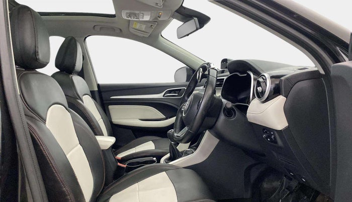 2022 MG ASTOR SHARP EX 1.5 MT, Petrol, Manual, 58,582 km, Right Side Front Door Cabin