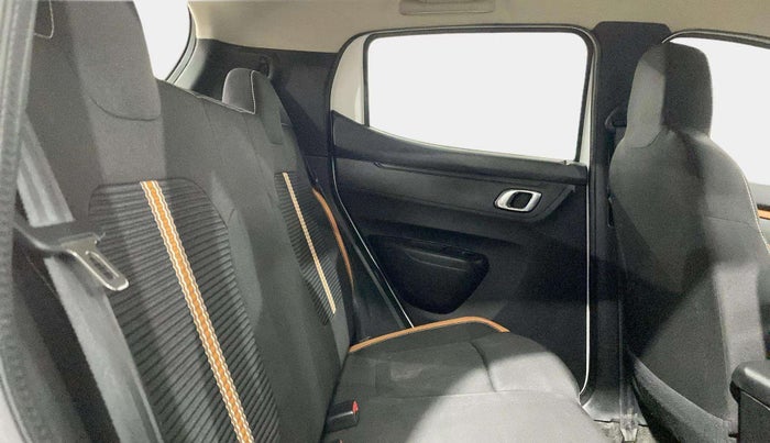 2021 Renault Kwid CLIMBER 1.0 (O) DUAL TONE, Petrol, Manual, 29,523 km, Right Side Rear Door Cabin
