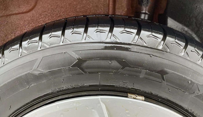 2017 Maruti IGNIS DELTA 1.2 AMT, Petrol, Automatic, 80,925 km, Left Rear Tyre Tread