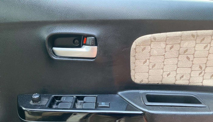 2018 Maruti Wagon R 1.0 VXI, Petrol, Manual, 32,472 km, Driver Side Door Panels Control