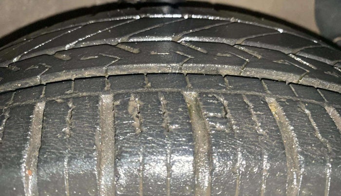 2014 Hyundai Grand i10 ASTA AT 1.2 KAPPA VTVT, CNG, Automatic, 53,386 km, Right Front Tyre Tread