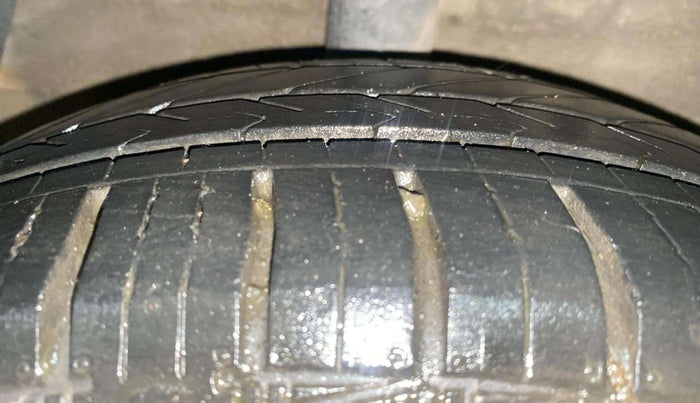 2014 Hyundai Grand i10 ASTA AT 1.2 KAPPA VTVT, CNG, Automatic, 53,386 km, Right Rear Tyre Tread