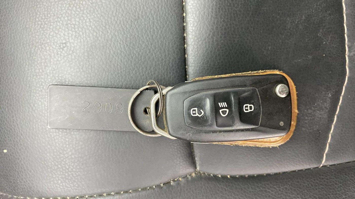 2018 Tata TIAGO NRG PETROL, Petrol, Manual, 35,819 km, Key Close Up