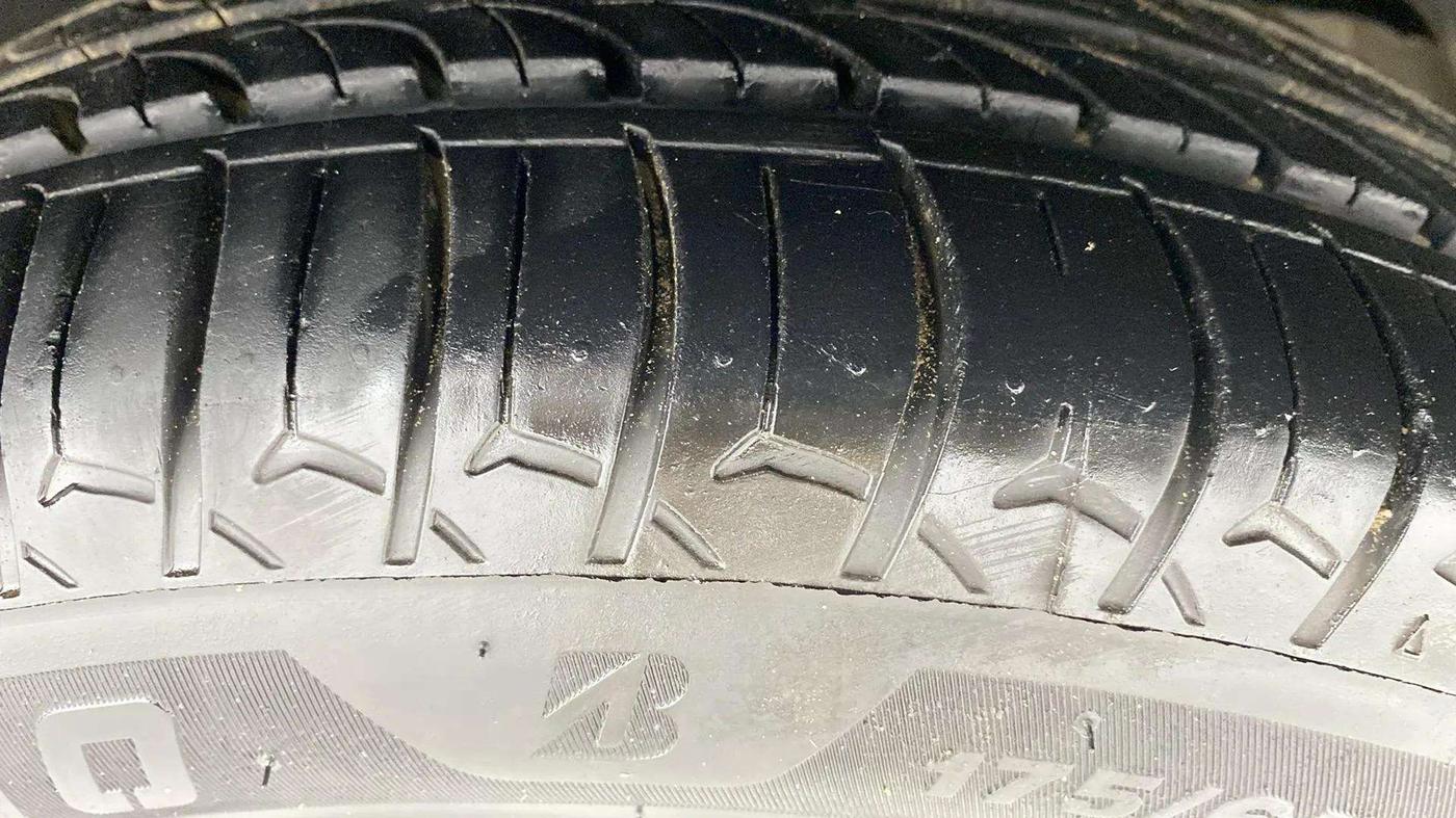 2018 Tata TIAGO NRG PETROL, Petrol, Manual, 35,819 km, Right Front Tyre Tread