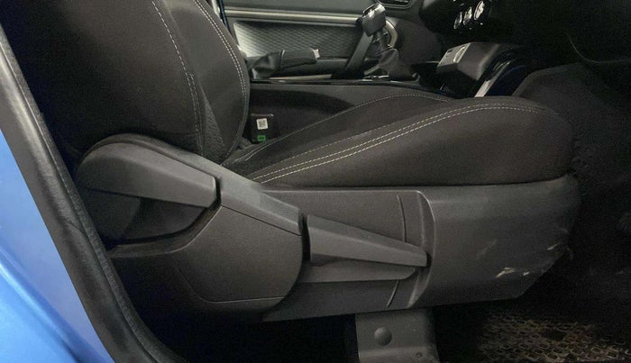 2022 Renault Kiger RXZ MT, Petrol, Manual, 12,944 km, Driver Side Adjustment Panel