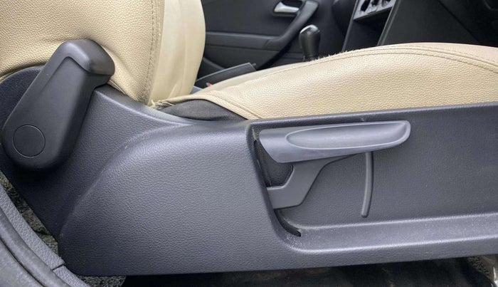 2016 Volkswagen Polo COMFORTLINE 1.2L, Petrol, Manual, 30,065 km, Driver Side Adjustment Panel