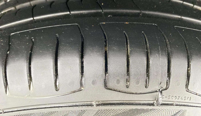 2016 Volkswagen Polo COMFORTLINE 1.2L, Petrol, Manual, 30,065 km, Left Rear Tyre Tread