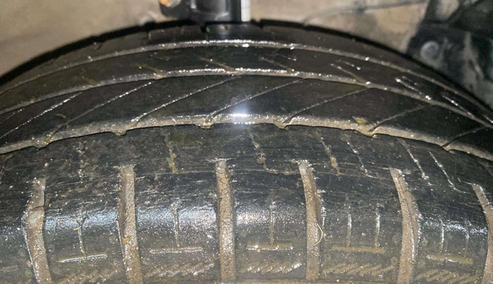 2017 Maruti Swift ZXI, Petrol, Manual, 19,328 km, Right Front Tyre Tread