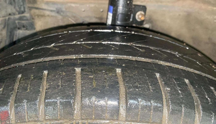 2017 Maruti Swift ZXI, Petrol, Manual, 19,328 km, Left Front Tyre Tread