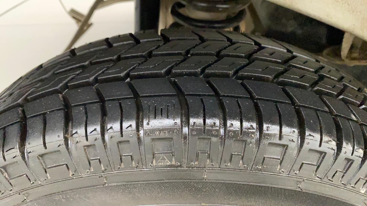 2018 Maruti Eeco 5 STR WITH A/C+HTR, CNG, Manual, 63,705 km, Right Rear Tyre Tread