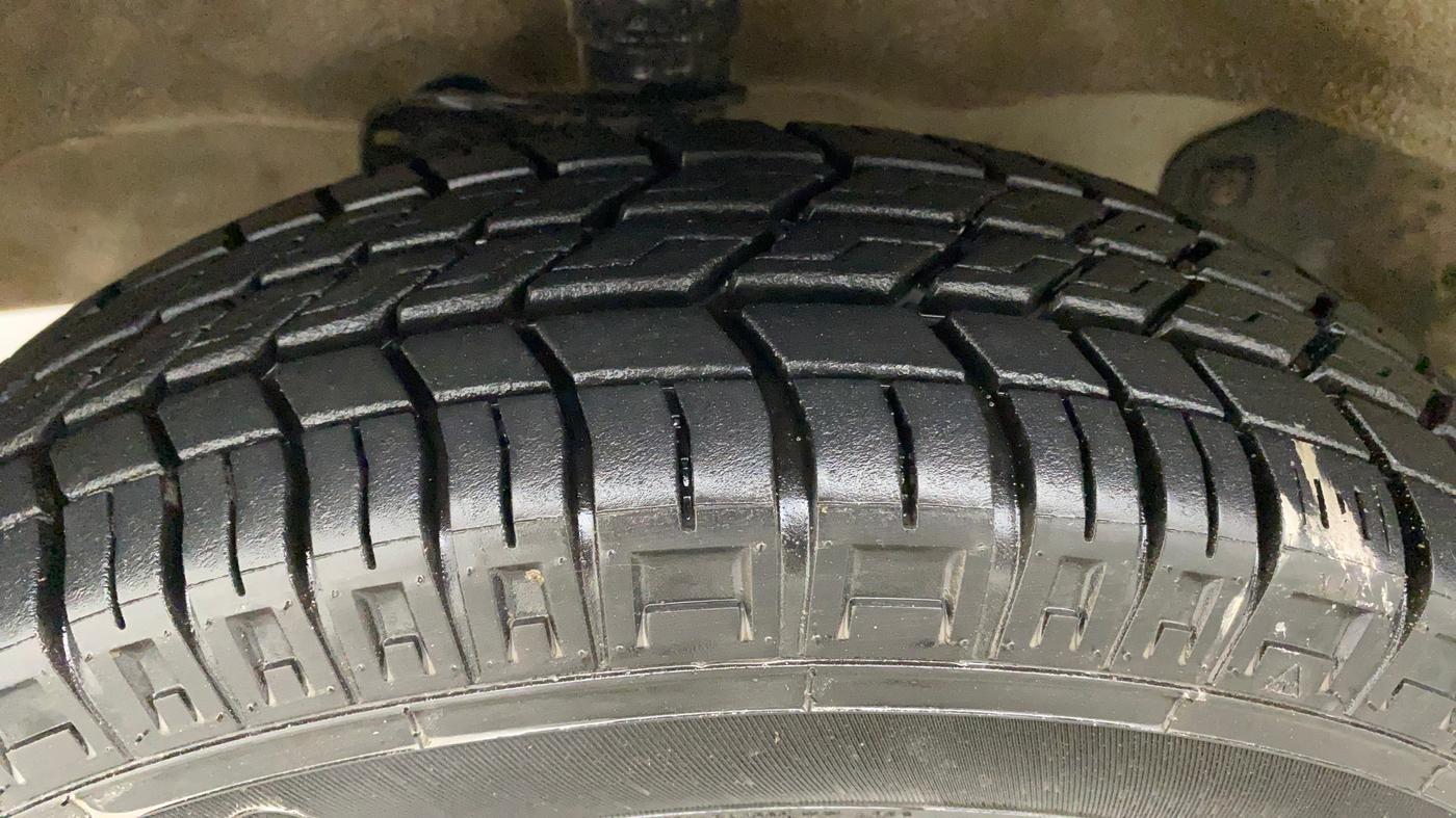 2018 Maruti Eeco 5 STR WITH A/C+HTR, CNG, Manual, 63,705 km, Left Front Tyre Tread