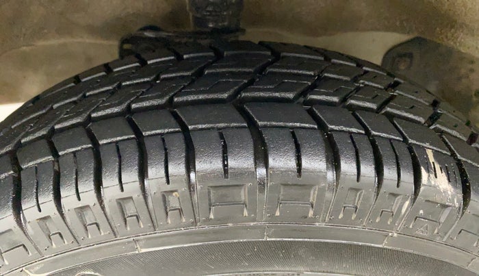 2018 Maruti Eeco 5 STR WITH A/C+HTR, CNG, Manual, 63,705 km, Left Front Tyre Tread