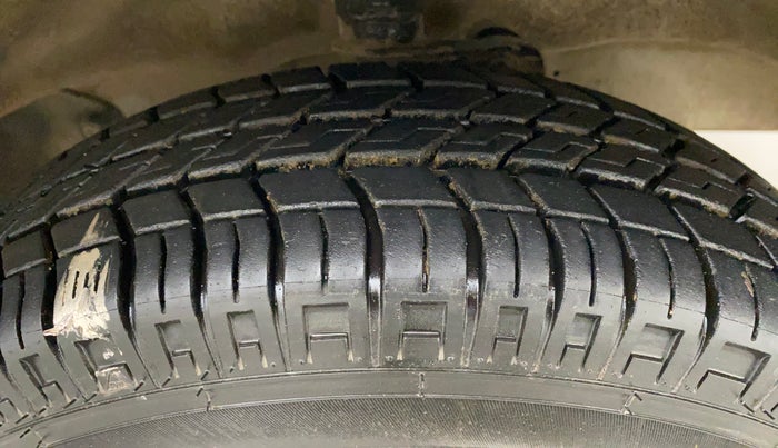 2018 Maruti Eeco 5 STR WITH A/C+HTR, CNG, Manual, 63,705 km, Right Front Tyre Tread