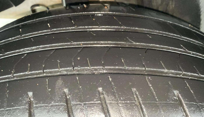 2022 Hyundai Creta E 1.5 PETROL, Petrol, Manual, 24,085 km, Right Rear Tyre Tread