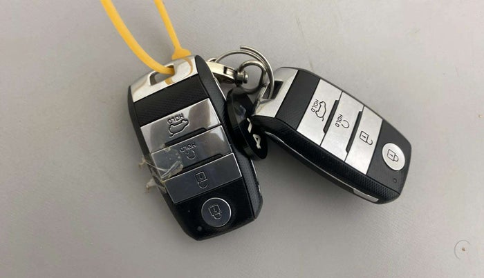 2020 KIA SONET HTX PLUS 1.0 IMT, Petrol, Manual, 12,378 km, Key Close Up