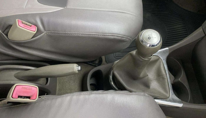2013 Toyota Etios V, Petrol, Manual, 70,168 km, Gear Lever