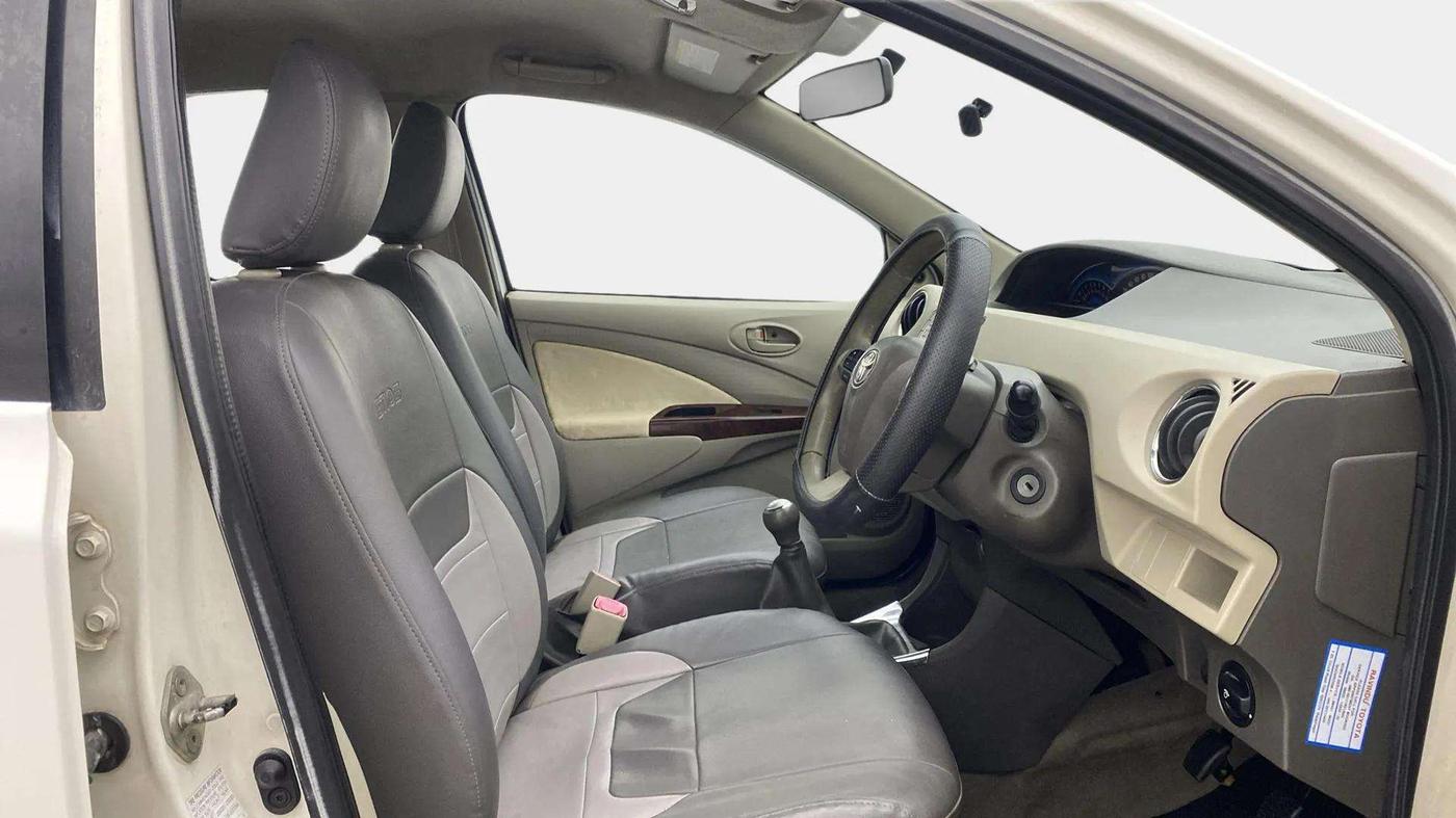 2013 Toyota Etios V, Petrol, Manual, 70,370 km, Right Side Front Door Cabin