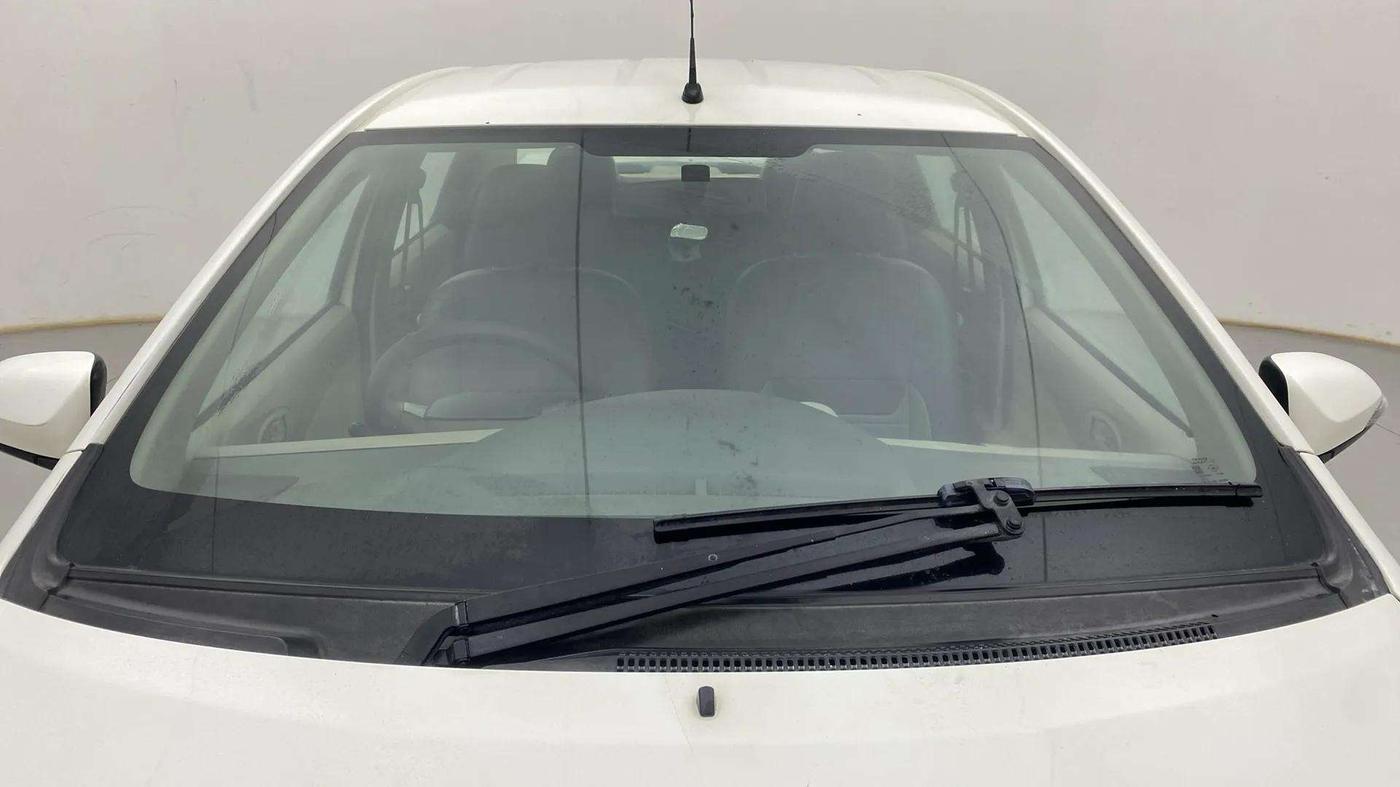 2013 Toyota Etios V, Petrol, Manual, 70,370 km, Front Windshield