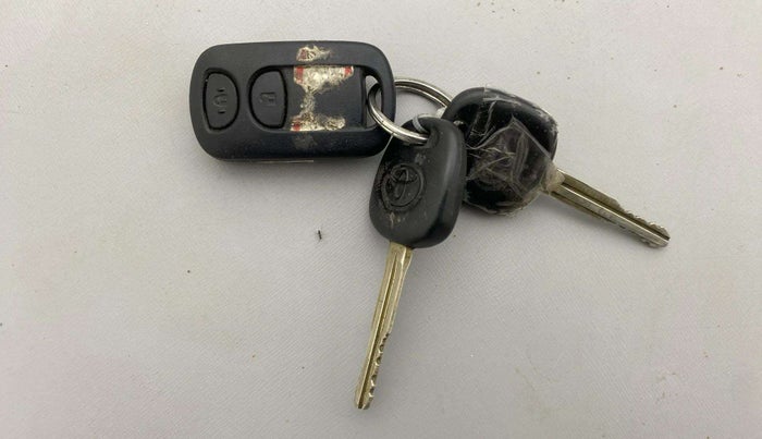 2013 Toyota Etios V, Petrol, Manual, 70,168 km, Key Close Up