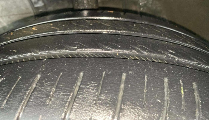 2013 Toyota Etios V, Petrol, Manual, 70,168 km, Left Front Tyre Tread