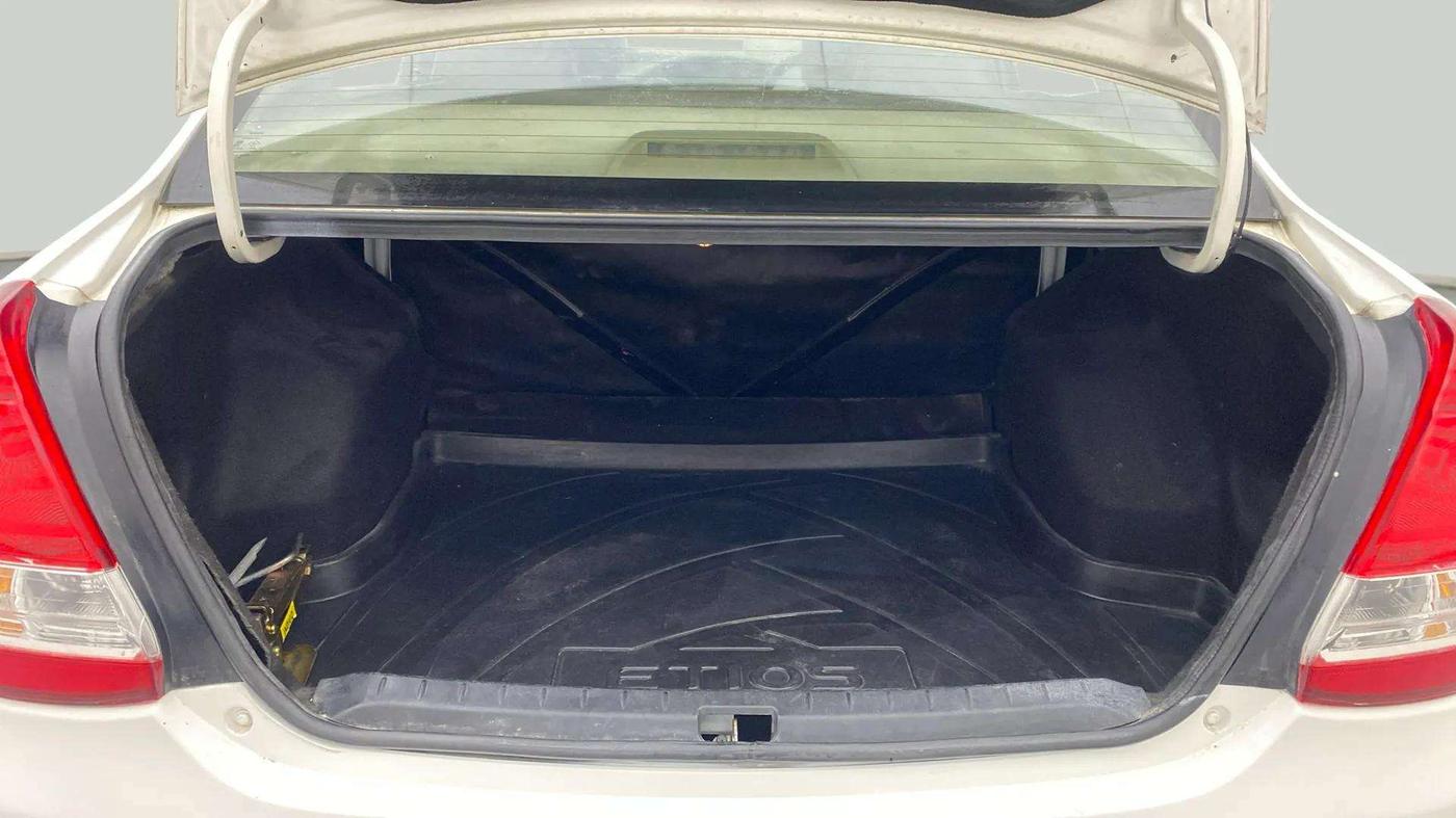 2013 Toyota Etios V, Petrol, Manual, 70,370 km, Boot Inside