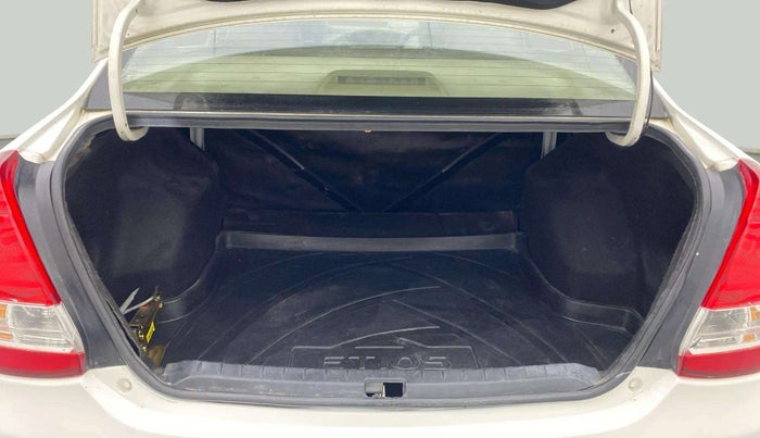 2013 Toyota Etios V, Petrol, Manual, 70,168 km, Boot Inside