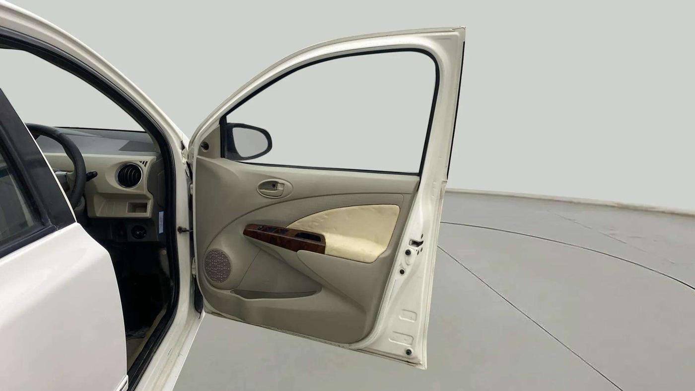 2013 Toyota Etios V, Petrol, Manual, 70,370 km, RHS Front Door