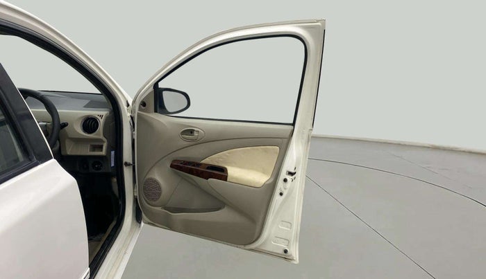 2013 Toyota Etios V, Petrol, Manual, 70,168 km, RHS Front Door