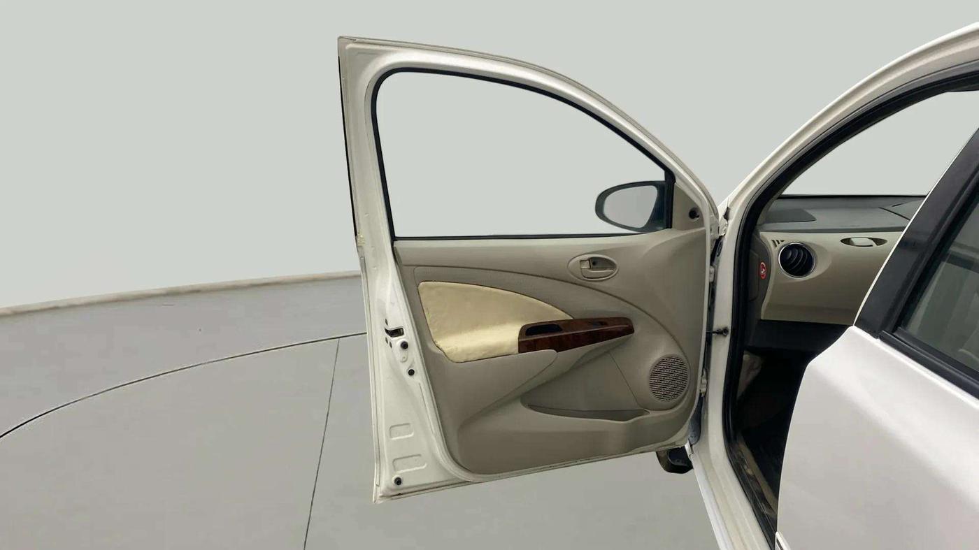 2013 Toyota Etios V, Petrol, Manual, 70,370 km, LHS Front Door