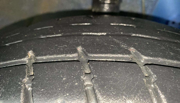 2013 Hyundai Eon ERA +, Petrol, Manual, 56,064 km, Right Front Tyre Tread