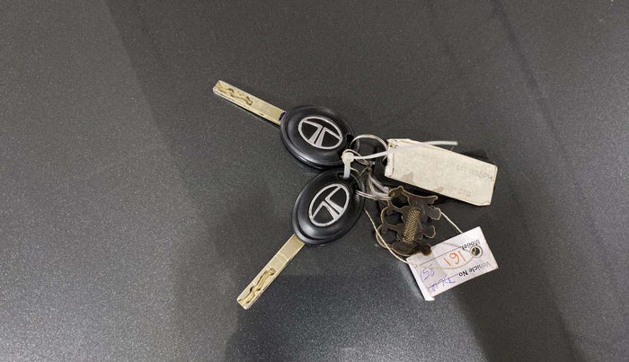 2023 Tata PUNCH PURE MT, Petrol, Manual, 4,616 km, Key Close Up
