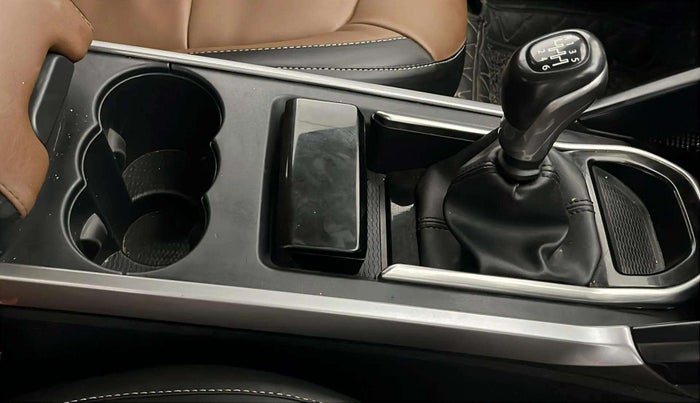 2021 Tata Harrier XT 2.0L KRYOTEC, Diesel, Manual, 50,375 km, Gear Lever