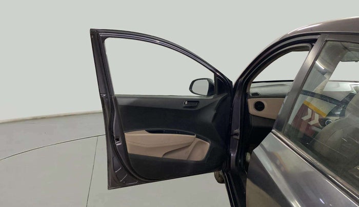 2018 Hyundai Xcent E+, CNG, Manual, 94,924 km, LHS Front Door