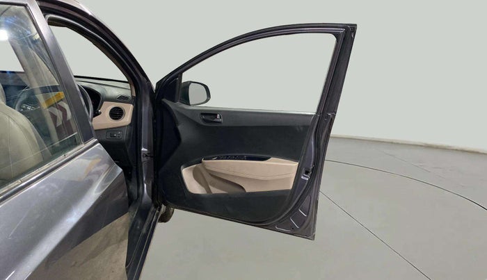 2018 Hyundai Xcent E+, CNG, Manual, 94,924 km, RHS Front Door