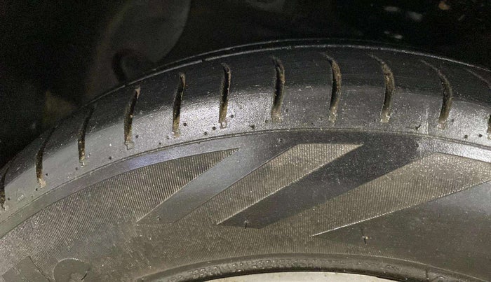 2018 Hyundai Xcent E+, CNG, Manual, 94,924 km, Left Front Tyre Tread